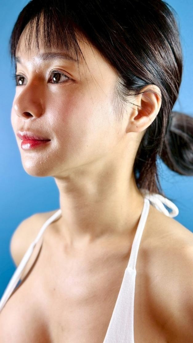 一張含有 人員, 人的臉孔, 脖子, 嘴唇 的圖片

AI 產生的內容可能不正確。