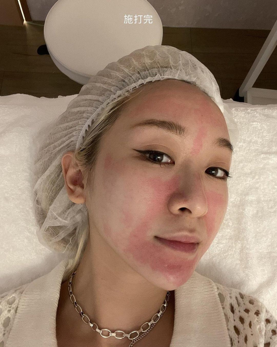 一張含有 人的臉孔, 時尚配件, 人員, 室內 的圖片

AI 產生的內容可能不正確。