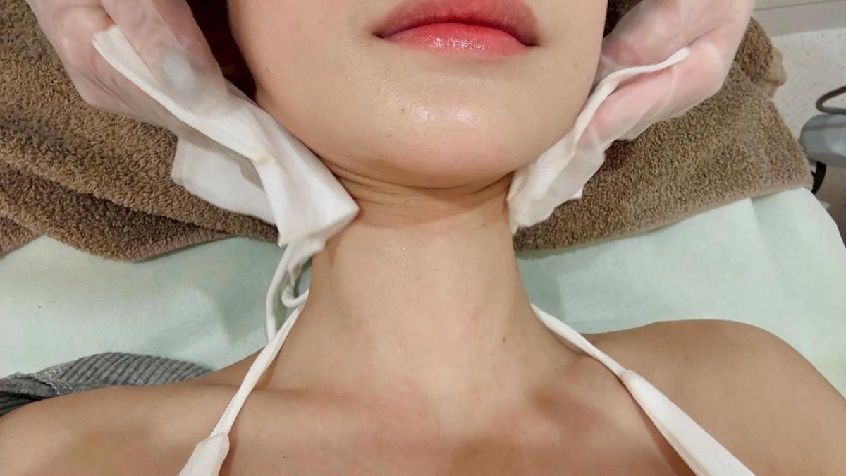 一張含有 人員, 皮膚, 室內, 睫毛 的圖片

AI 產生的內容可能不正確。