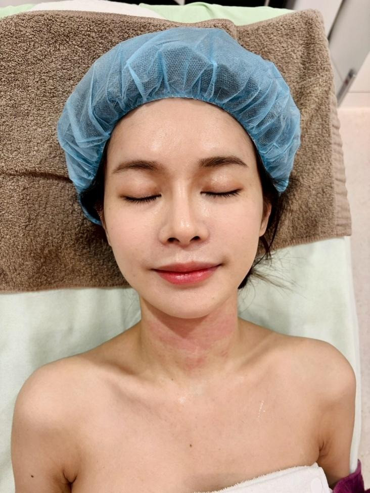一張含有 人的臉孔, 人員, 皮膚, 室內 的圖片

AI 產生的內容可能不正確。