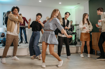 零基礎也能跳！流行舞蹈班的教學亮點