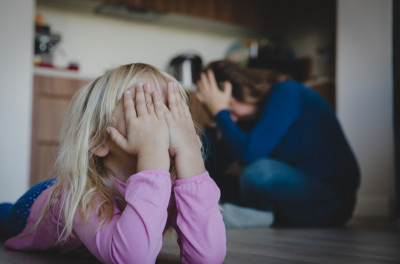 孩子總是默默不說話？陪他打開心門的3種方法